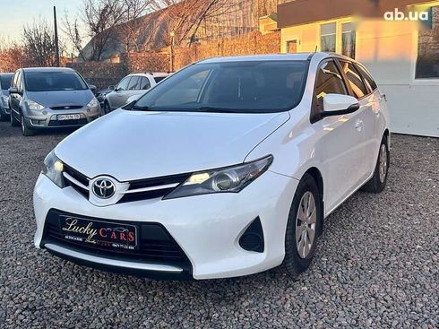 Toyota Auris 2015 - фото 3