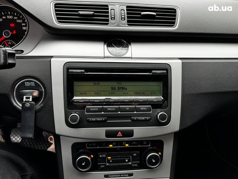 Volkswagen Passat 2011 серый - фото 15