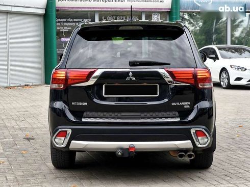 Mitsubishi Outlander 2016 - фото 6