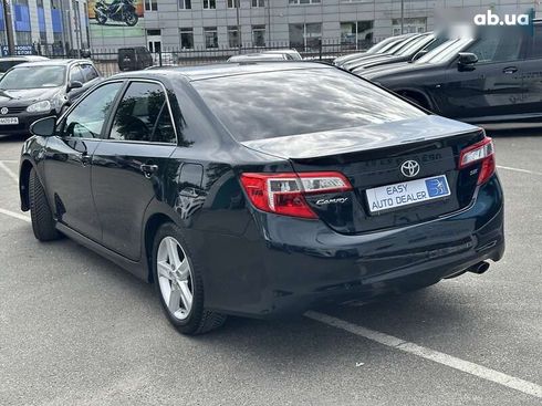 Toyota Camry 2013 - фото 6