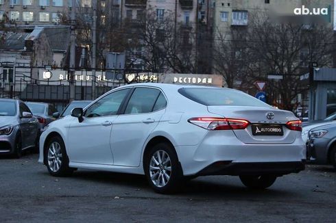 Toyota Camry 2019 - фото 6