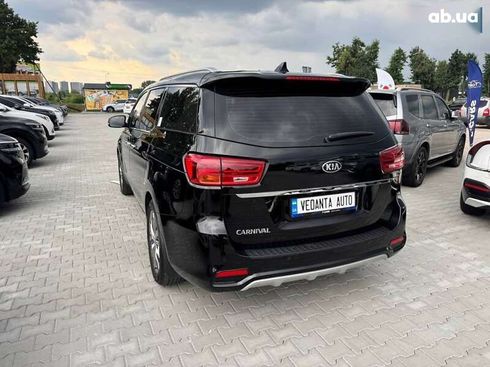 Kia Carnival 2018 - фото 7
