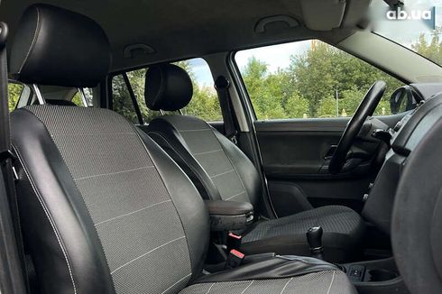 Skoda Fabia 2010 - фото 17
