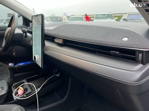 Ford Mustang Mach-E 2022 белый - фото 37