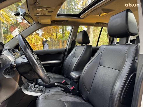 Suzuki Grand Vitara 2010 белый - фото 20