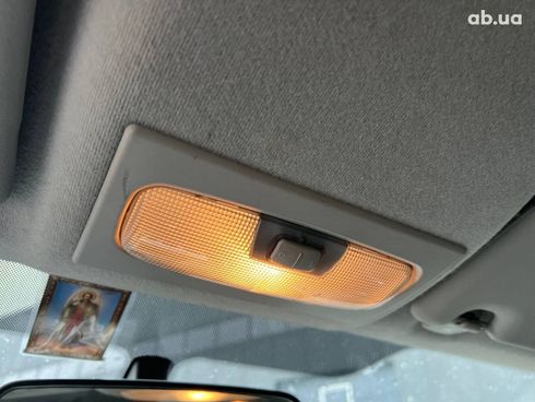 Ford Fiesta 2012 белый - фото 33