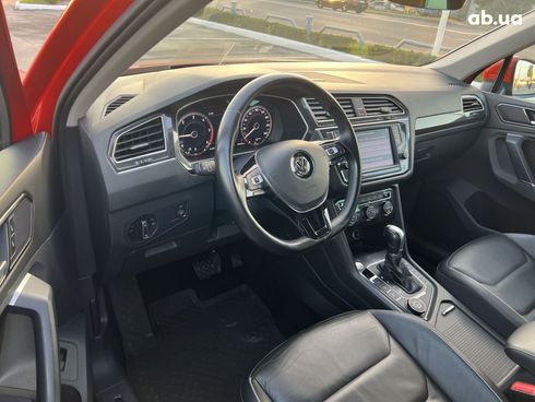 Volkswagen Tiguan 2017 оранжевый - фото 11