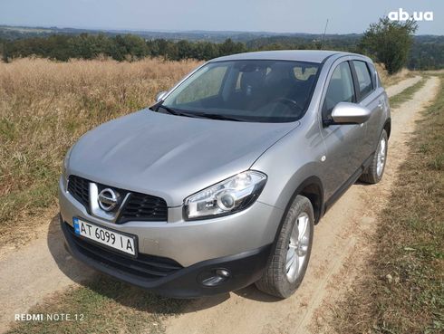 Nissan Qashqai 2011 серебристый - фото 2