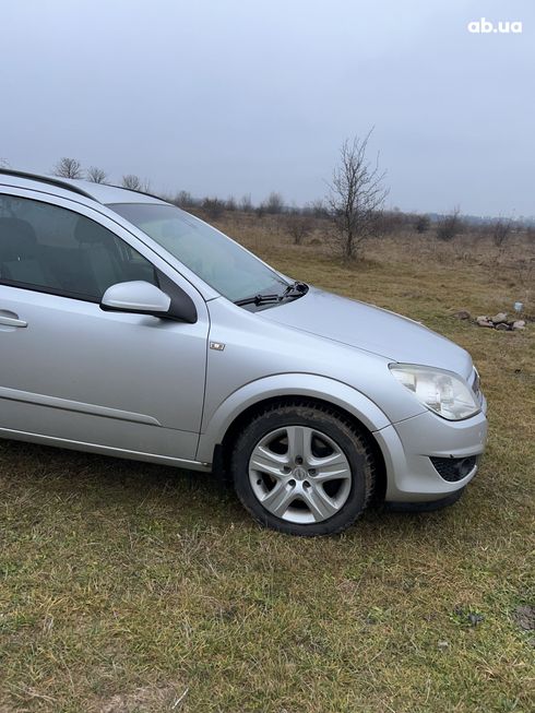 Opel Astra 2008 серебристый - фото 12