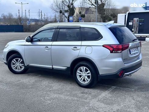 Mitsubishi Outlander 2018 - фото 21