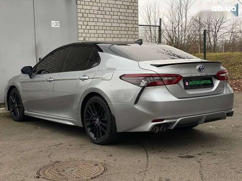 Toyota Camry 2020 - фото 13