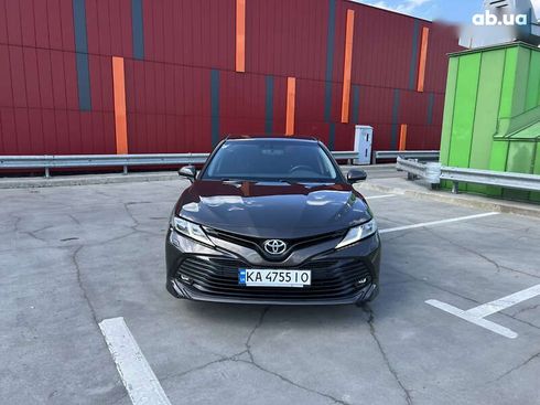 Toyota Camry 2019 - фото 2