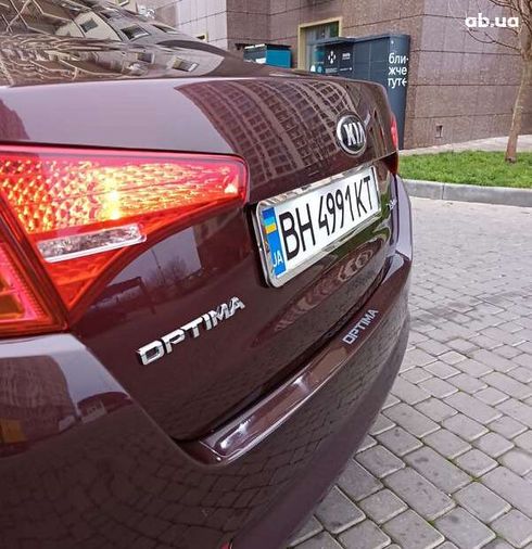 Kia Optima 2012 вишневый - фото 8