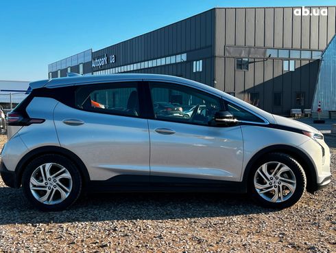 Chevrolet Bolt 2021 серый - фото 6