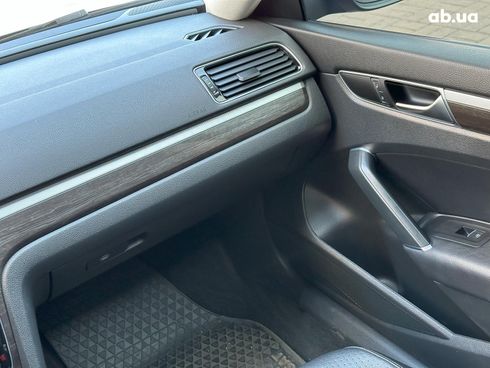 Volkswagen Passat 2016 черный - фото 22