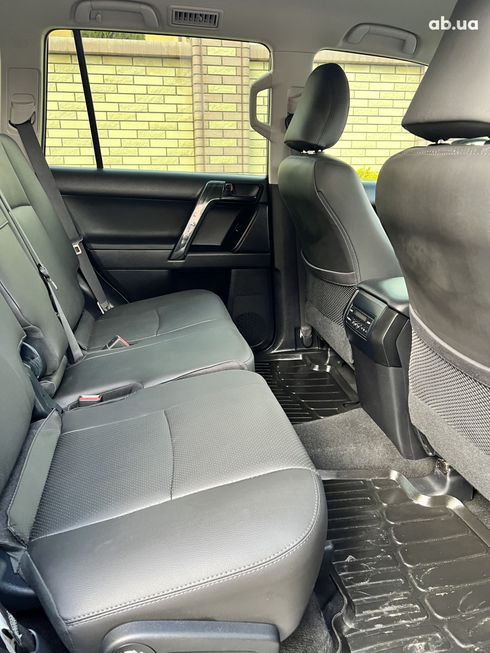 Toyota Land Cruiser Prado 2018 черный - фото 10