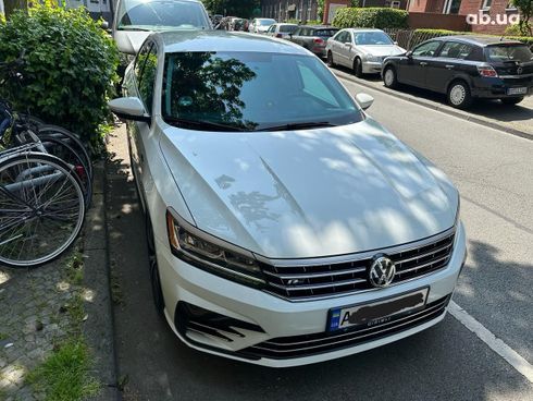 Volkswagen Passat 2017 белый - фото 13