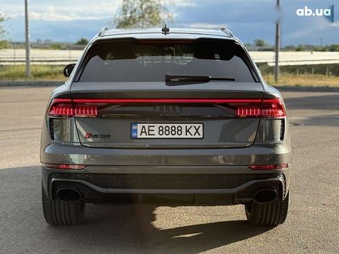 Audi RS Q8 2021 - фото 11