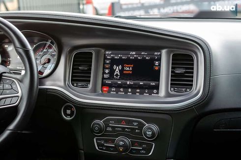 Dodge Charger 2020 - фото 25