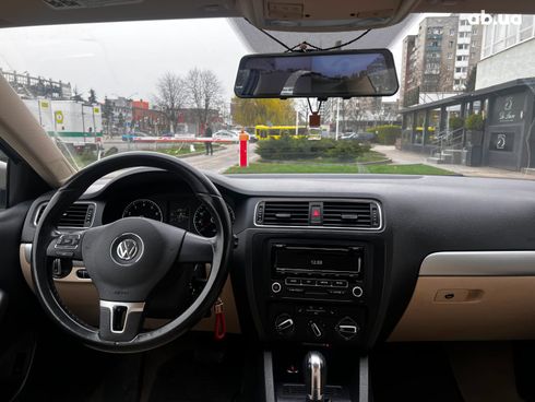 Volkswagen Jetta 2013 бежевый - фото 12