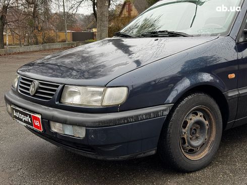 Volkswagen passat b4 1996 синий - фото 3
