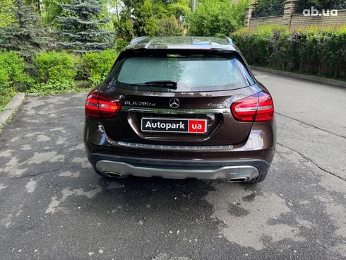 Mercedes-Benz GLA-Класс 2017 коричневый - фото 7
