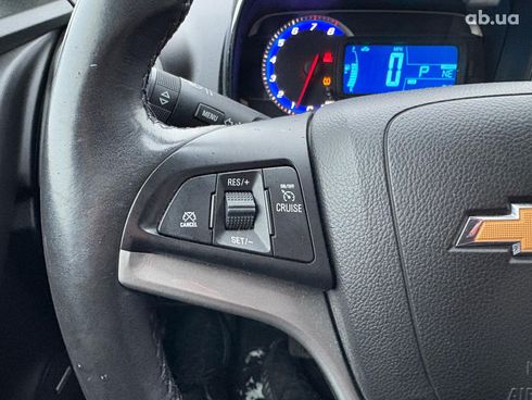 Chevrolet Trax 2016 белый - фото 18