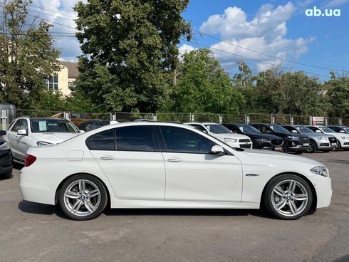 BMW 5 серия 2016 белый - фото 17