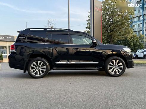 Toyota Land Cruiser 2017 - фото 8