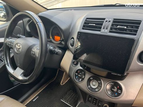 Toyota RAV4 2011 бежевый - фото 26