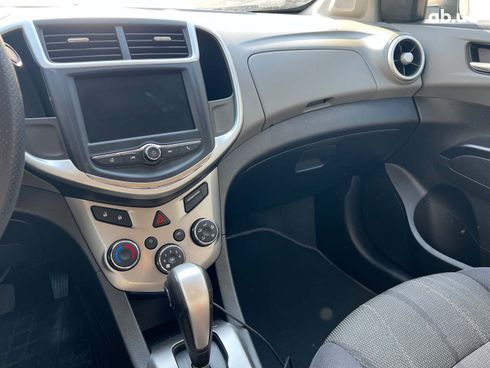 Chevrolet Sonic 2019 серый - фото 20