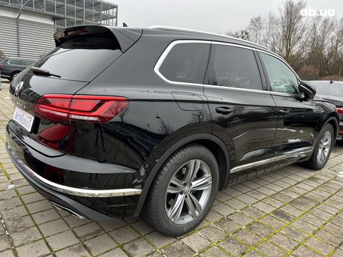 Volkswagen Touareg 2022 - фото 29