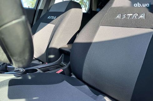 Opel Astra 2011 - фото 11