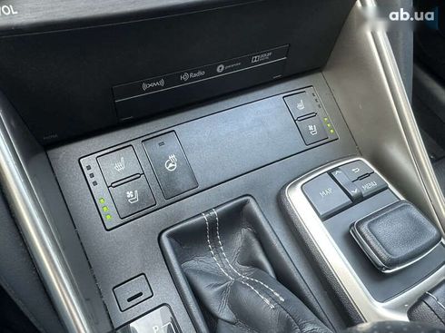 Lexus IS 2019 - фото 26
