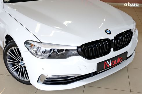 BMW 5 серия 2017 белый - фото 3