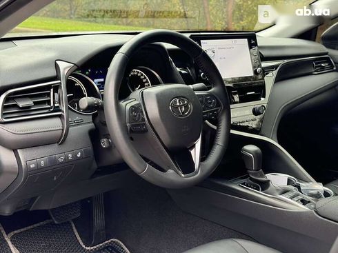 Toyota Camry 2021 - фото 16