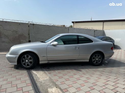 Mercedes-Benz CLK-Класс 2000 серый - фото 2