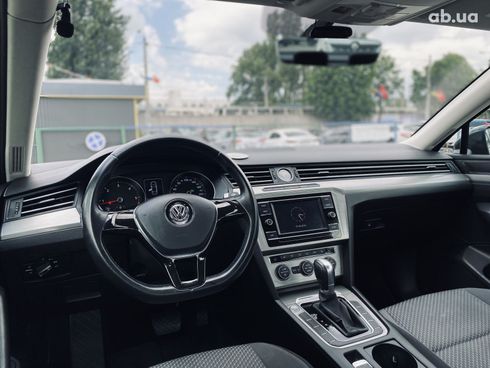 Volkswagen Passat 2018 серый - фото 16