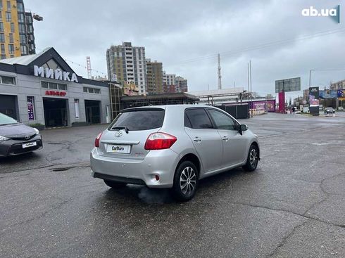 Toyota Auris 2011 - фото 10