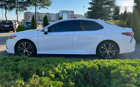 Toyota Camry 2020 - фото 4