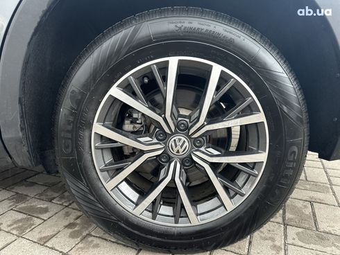 Volkswagen Tiguan 2021 серый - фото 13