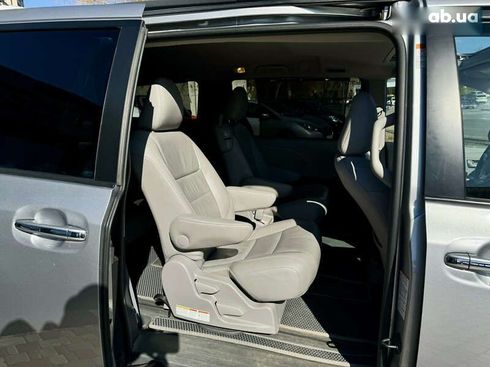 Toyota Sienna 2015 - фото 11