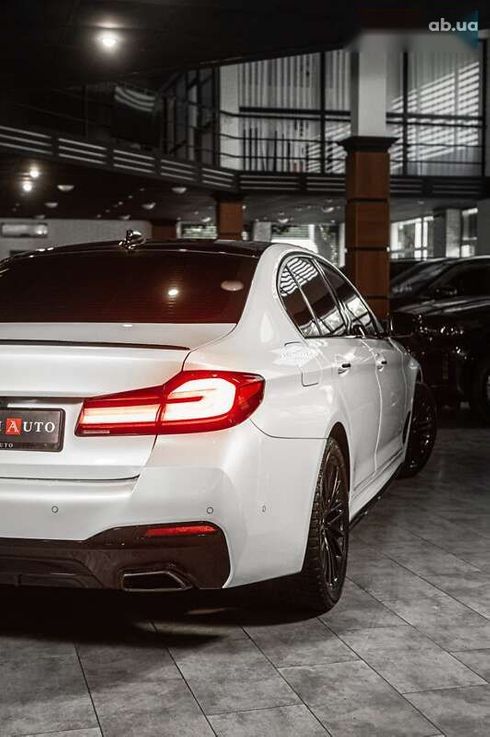 BMW 5 серия 2017 - фото 11