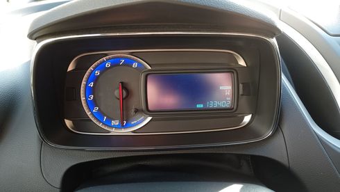 Chevrolet Tracker 2014 серебристый - фото 10
