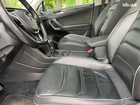 Volkswagen Tiguan 2017 белый - фото 27