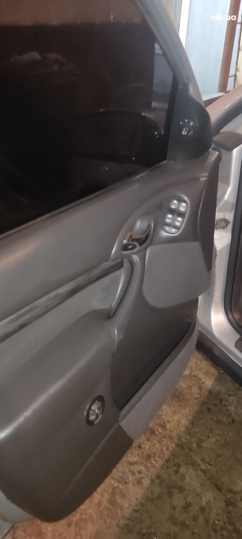 Ford Focus 2000 серебристый - фото 5