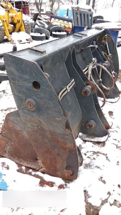 Komatsu WB 2010 - фото 4