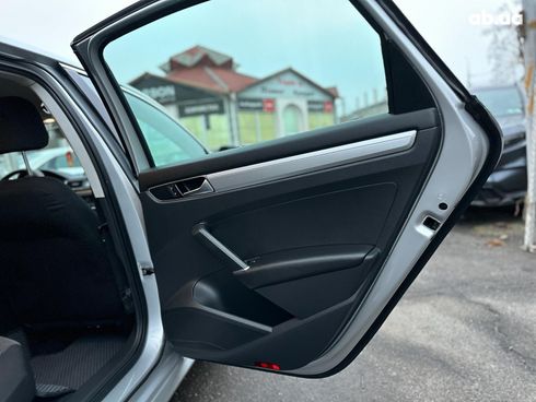 Volkswagen Passat 2016 серый - фото 15