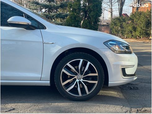 Volkswagen e-Golf 2018 белый - фото 10