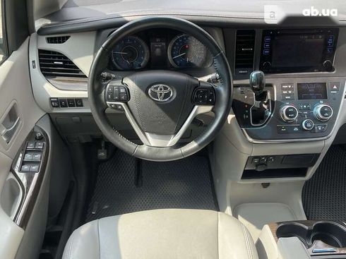 Toyota Sienna 2017 - фото 7